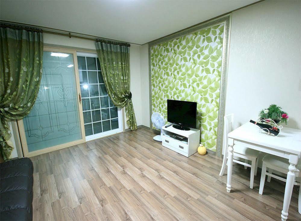 Ever Green Pension Geoje Esterno foto